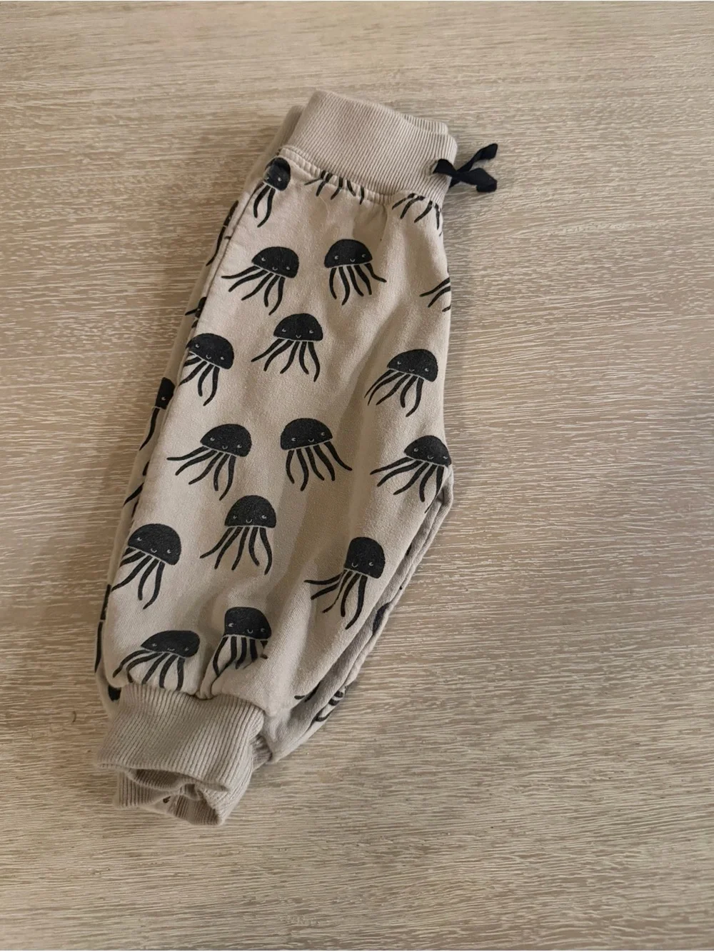 Turtledove London Organic cotton joggers with jellyfish print 6-12 months